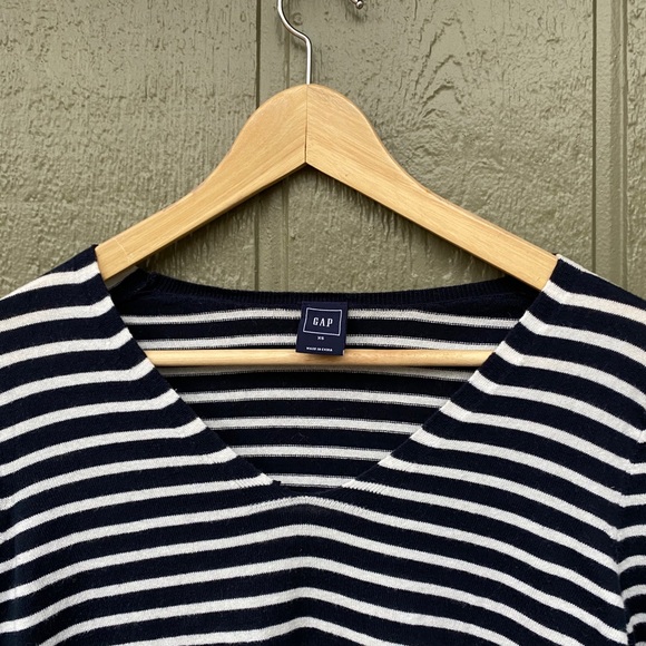 GAP Women's V Neck Sweater XS Striped Blue White - Picture 5 of 6